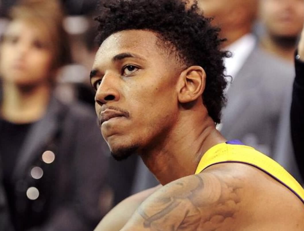 U21女排世锦赛：中国女排强势晋级，与美国队的巅峰对决锁定小组第一（U21女排世锦赛：中国女排强势晋级，与美国巅峰相遇锁定小组头名）