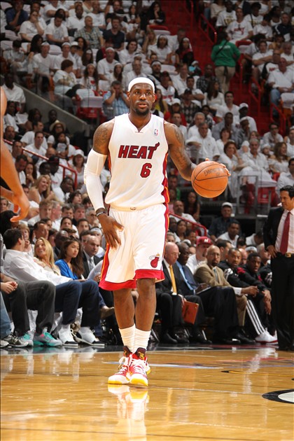 辽超总决赛：大连队4-0本溪队夺冠，王宏有、王跃皓分别双响（辽超决赛：大连4-0完胜本溪捧杯，王宏有与王跃皓各梅开二度）