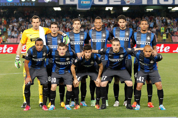 足球中超队长带伤上阵，拼劲获赞