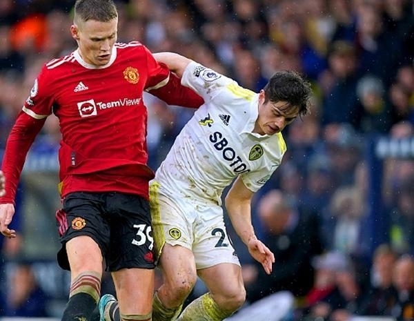 超远三分命中，全队抱头