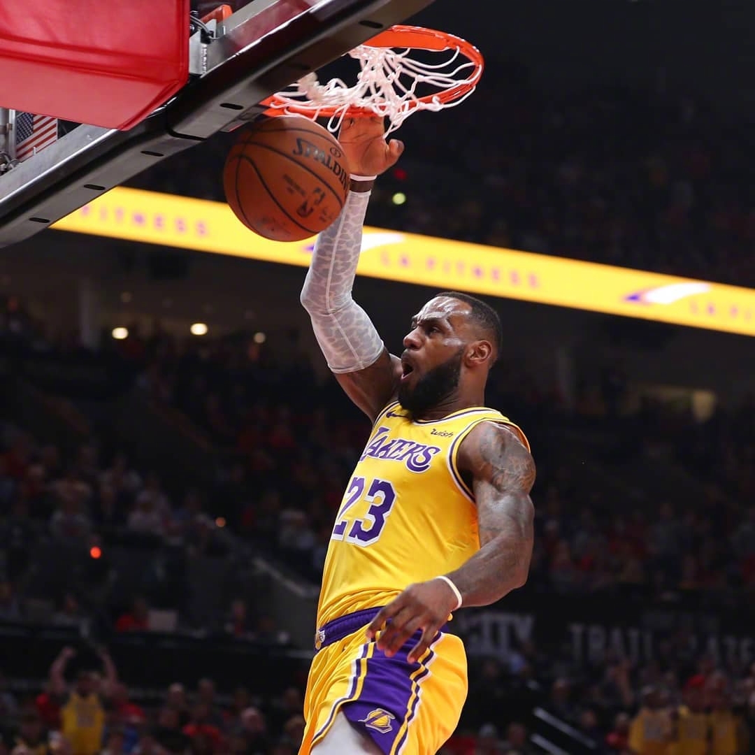 萨里：建议把VAR设备放的离替补席远一点，裁判需要冷静判断（萨里呼吁将VAR设备远离替补席，利于裁判冷静判罚）